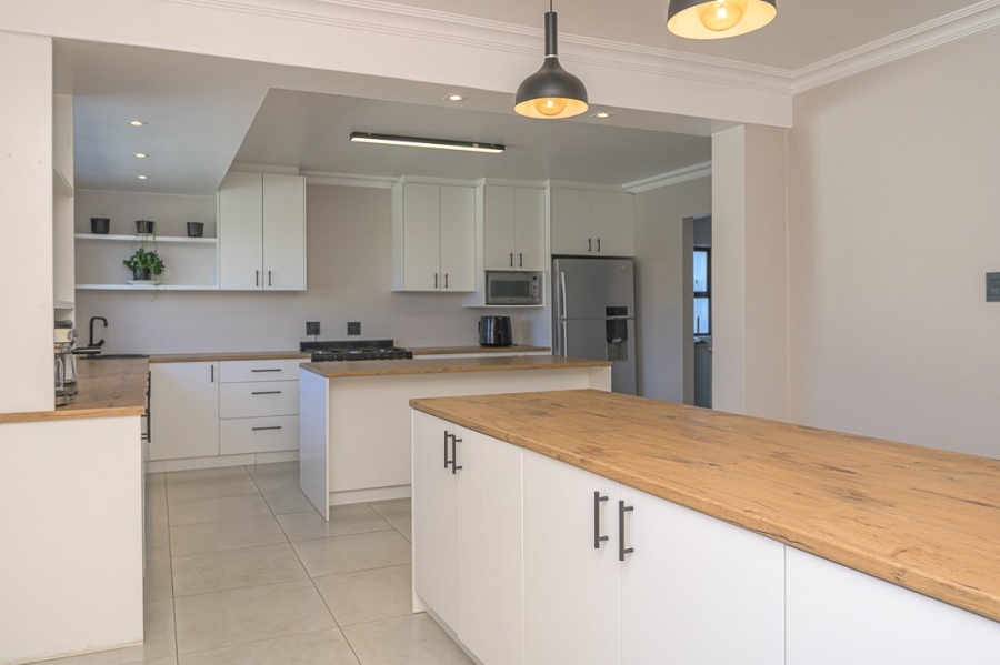 9 Bedroom Property for Sale in Westcliff Western Cape